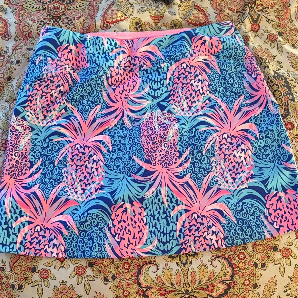 Lilly Pulitzer Borealis Blue Tropic Down Low Pineapple Print Women’s skort Sz 10 - Picture 1 of 4